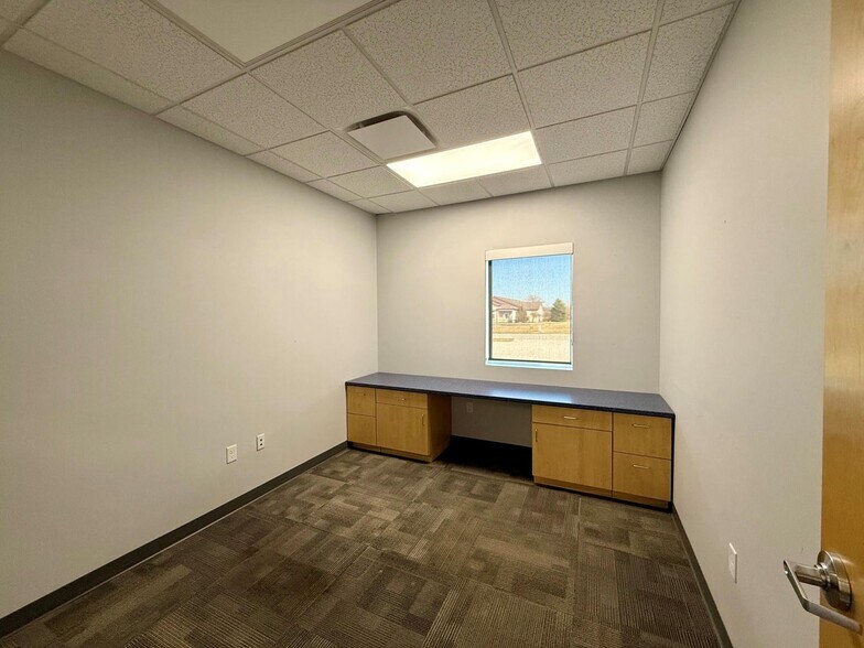 More Photos Of 950 Transport Dr, Valparaiso Flex For Lease