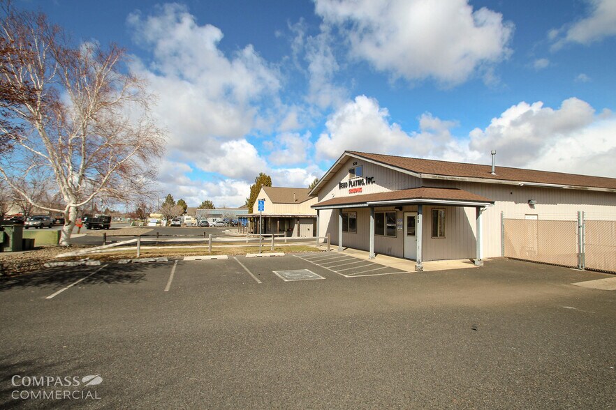 More Photos Of 520 Bridgeford Blvd, Bend Industrial For Lease