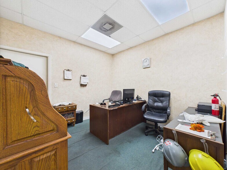 More Photos Of 14141 Interdrive, Houston Warehouse For Lease