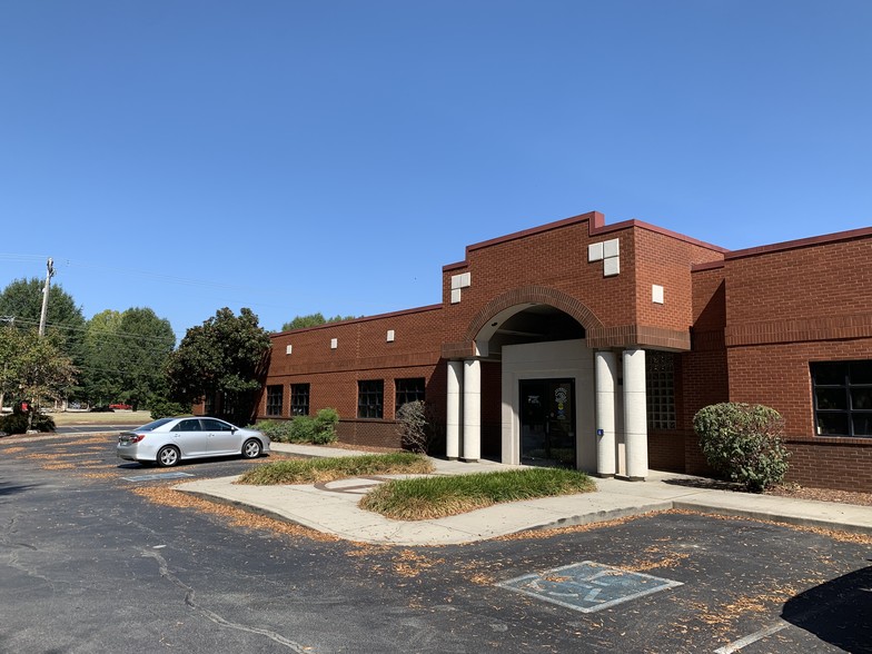 Primary Photo Of 11808 Kingston Pike, Knoxville Medical For Sale