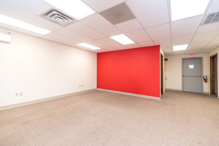 More Photos Of 908-918 Town Center, New Britain Office For Sale