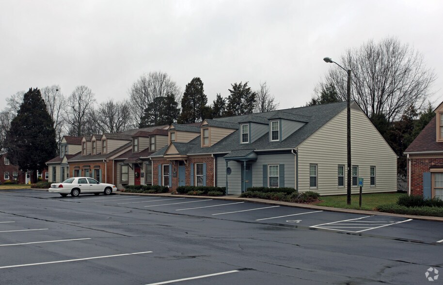 More Photos Of 1919 Boulevard St, Greensboro Office For Lease