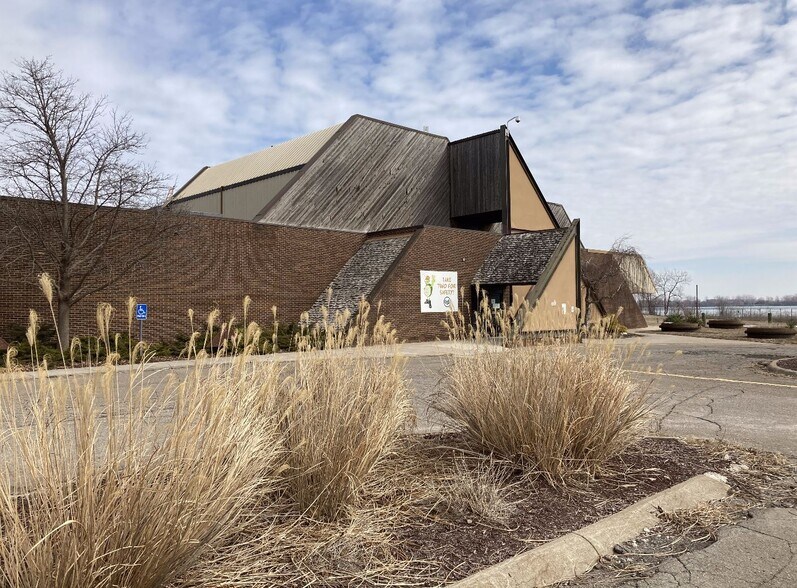 More Photos Of 4425 W Jefferson Ave, Ecorse Industrial For Sale