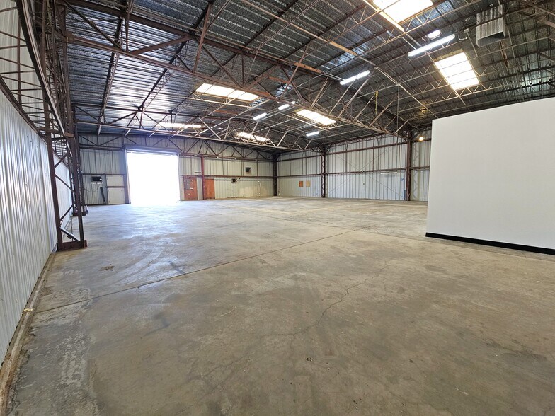 More Photos Of 3829 Rising Sun Rd, Bullhead City Distribution For Lease