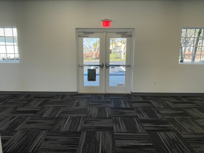 More Photos Of 6061 Estero Blvd, Fort Myers Bank For Sale