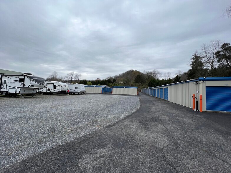 More Photos Of 1986 Highway 126, Bristol Self Storage For Sale