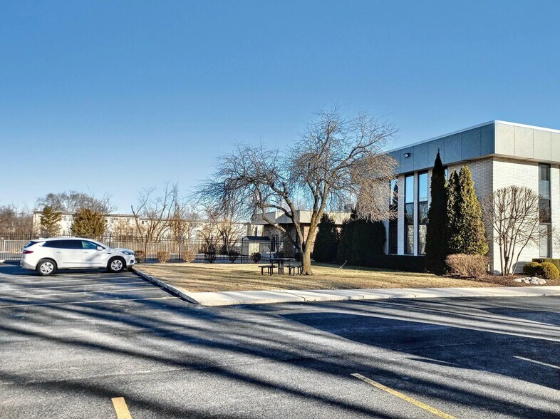 More Photos Of 2435 W Glenwood Ave, Joliet Office For Sale
