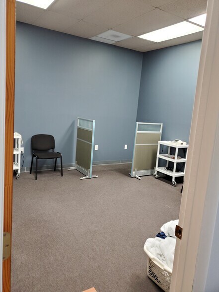 More Photos Of 1103-1105 Sunset Rd, Burlington Storefront For Lease