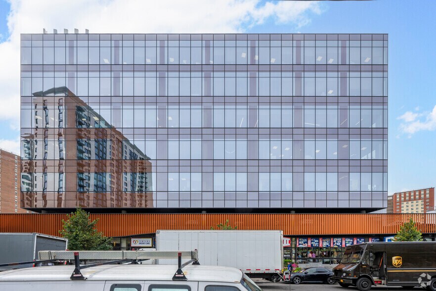 More Photos Of 626 SHEEPSHEAD BAY Rd, Brooklyn Office For Lease