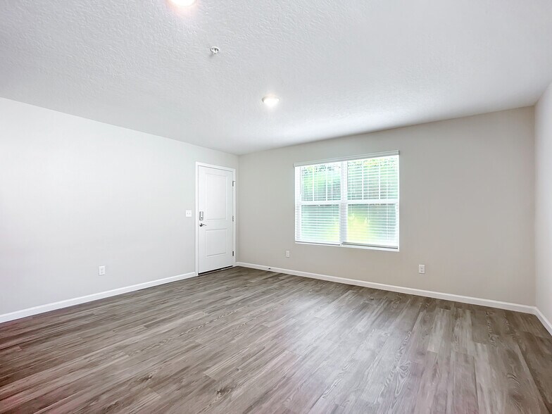 More Photos Of 6421 Breezy Oaks Way, Jacksonville Apartments For Sale