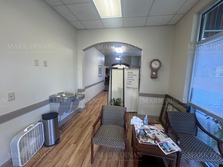 More Photos Of 402 Airport Commons Dr, Calera Medical For Lease