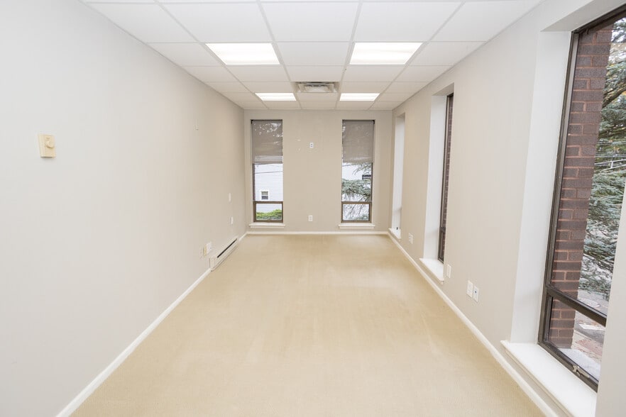 More Photos Of 179 S Maple Ave, Ridgewood Office For Sale
