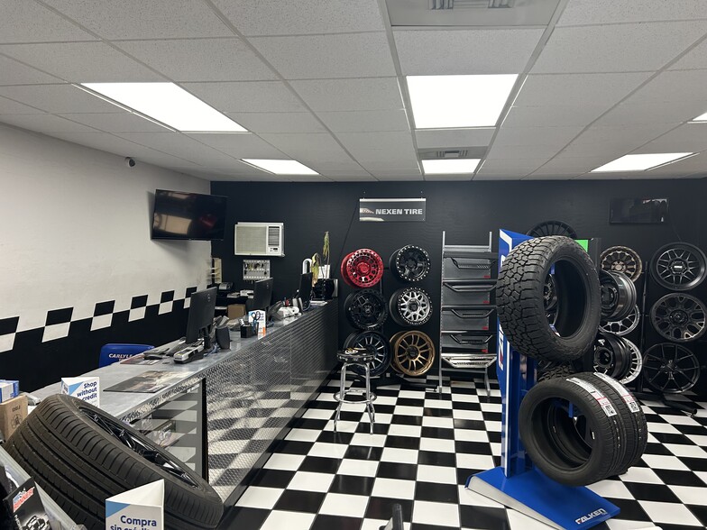 More Photos Of 6001 W Glendale Ave, Glendale Auto Repair For Sale