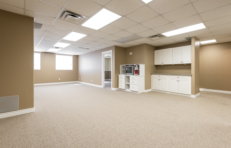 More Photos Of 380 Mackenzie Blvd, Fort McMurray Warehouse For Lease