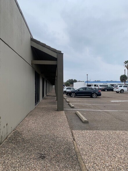 More Photos Of 4639 Corona Dr, Corpus Christi Showroom For Lease
