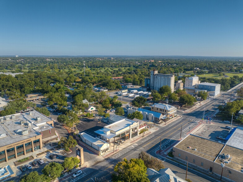 More Photos Of 207 E San Antonio St, New Braunfels Loft Creative Space For Lease
