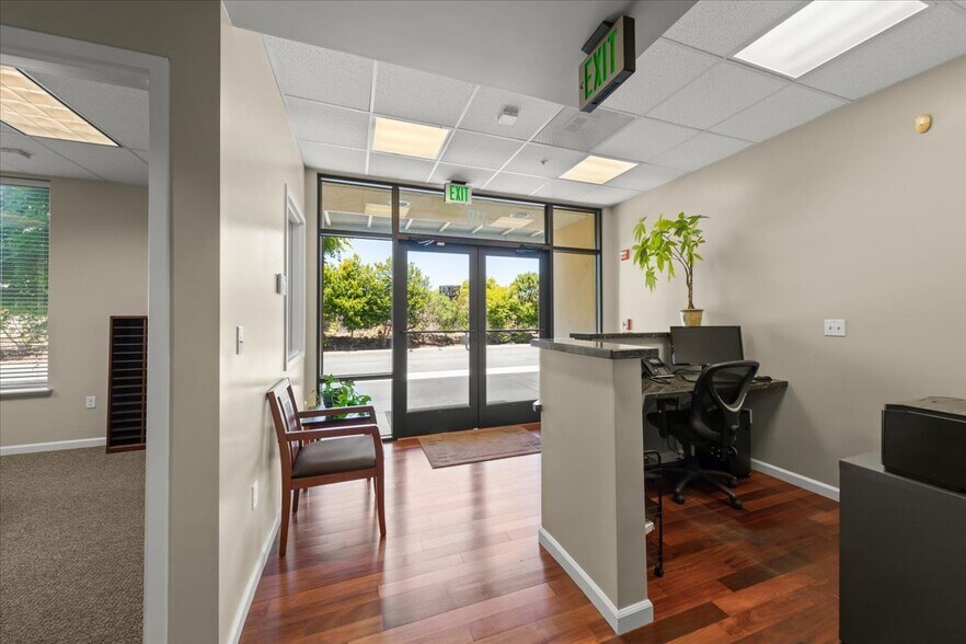 More Photos Of 125 Hangar Way, Watsonville Office For Sale