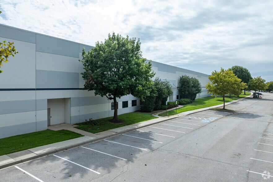 More Photos Of 7090 Troy Hill Dr, Elkridge Warehouse For Lease