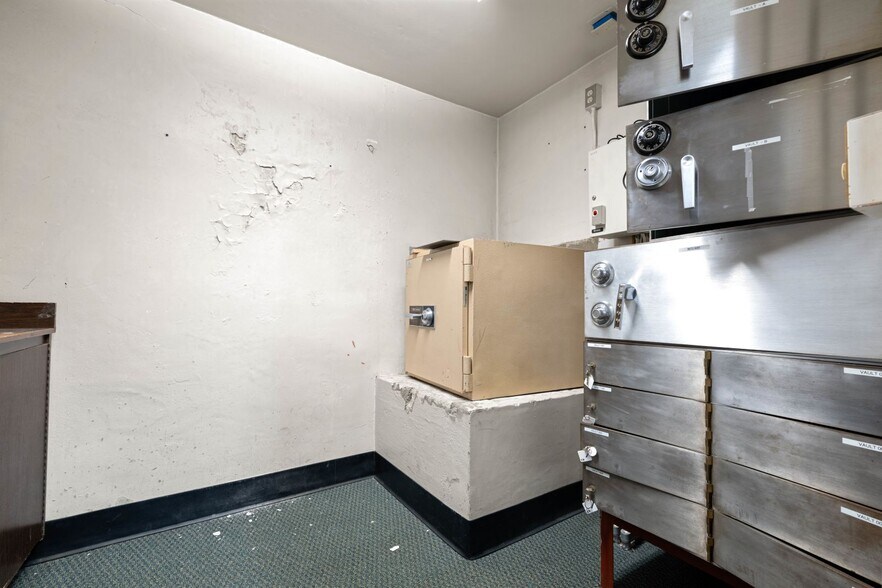 More Photos Of 1847-1855 Massachusetts Ave, Cambridge General Retail For Sale