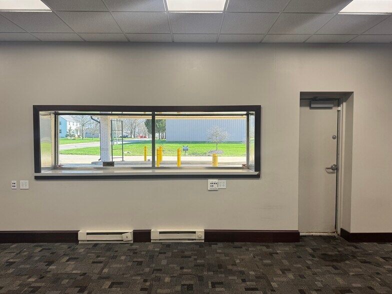 More Photos Of 1818-1820 N Coliseum Blvd, Fort Wayne General Retail For Lease