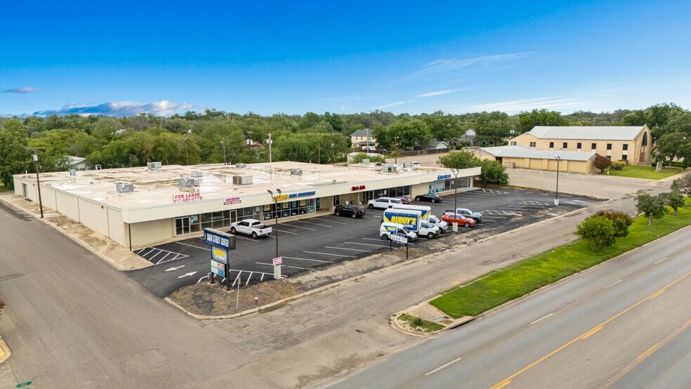 More Photos Of 600-612 E Main St, Uvalde Storefront For Lease