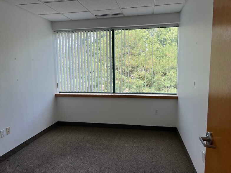 More Photos Of 330 Bear Hill Rd, Waltham Office For Lease