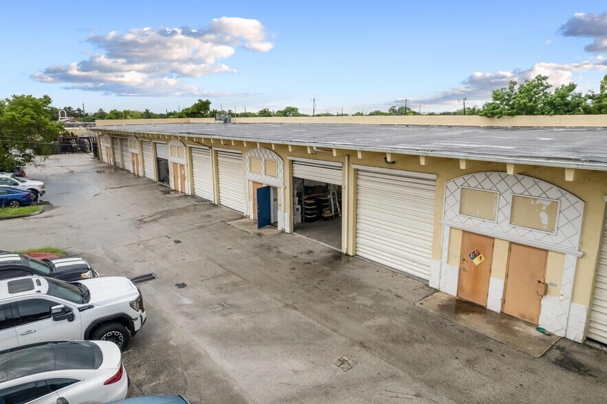 More Photos Of 2201-2227 SW 57th Ave, West Park Warehouse For Sale