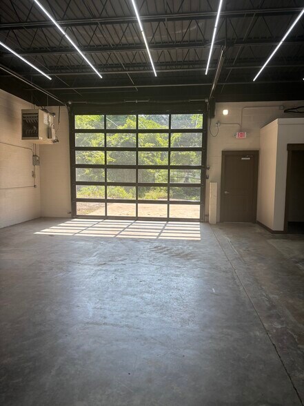 More Photos Of 328 N Highland Ave, Jackson Freestanding For Lease