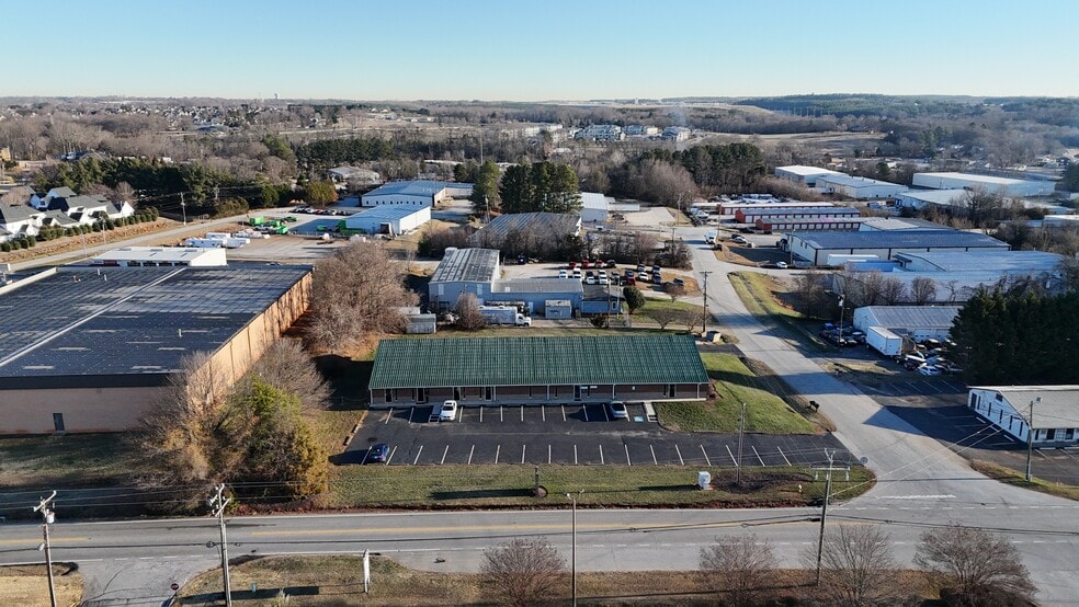 More Photos Of 107 Sunbelt Ct, Greer Light Distribution For Lease