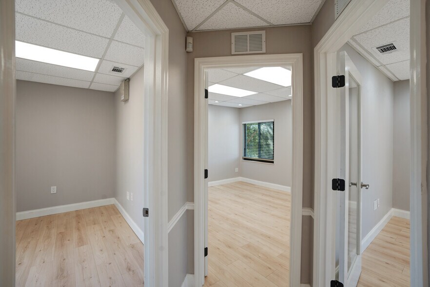 More Photos Of 2831 Ringling Blvd, Sarasota Medical For Sale