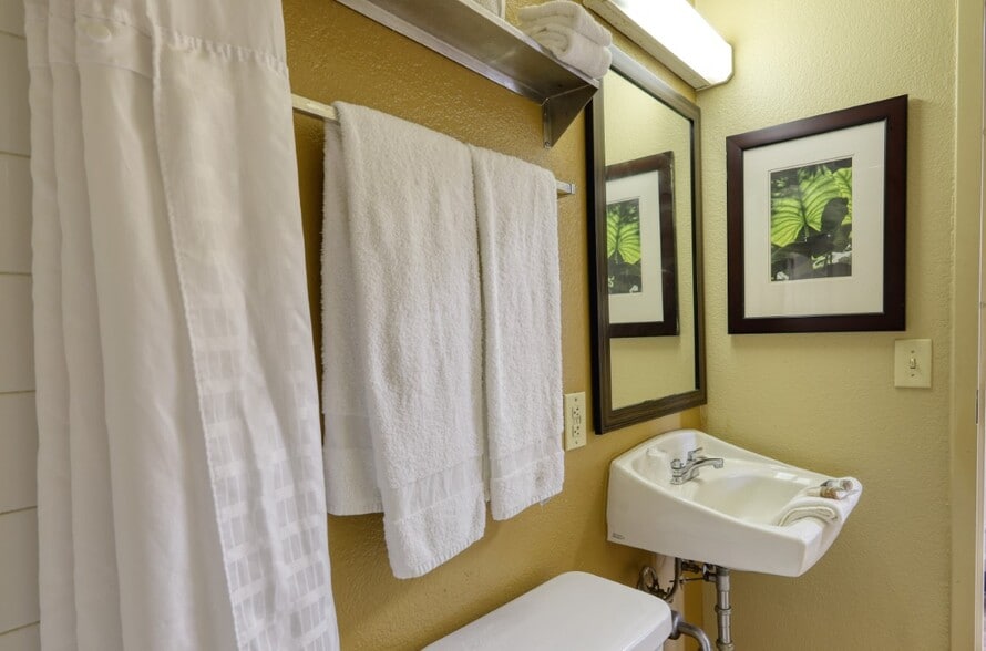 More Photos Of 150 Valley Wood Dr, Spring Hotel For Sale