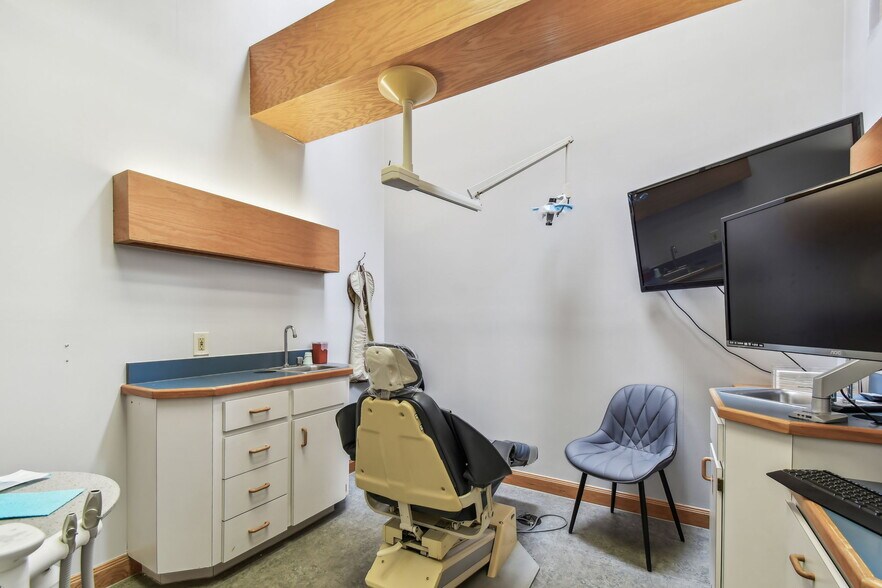 More Photos Of 2654 W Lake Rd, Palm Harbor Medical For Sale