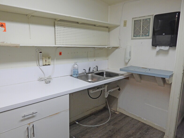 More Photos Of 2261 Sarno Rd, Melbourne Office For Lease