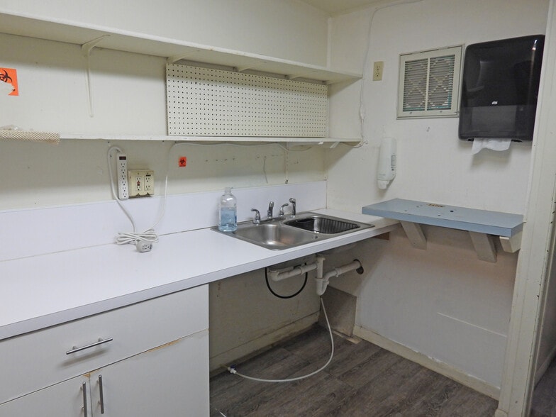 More Photos Of 2261 Sarno Rd, Melbourne Office Residential For Sale