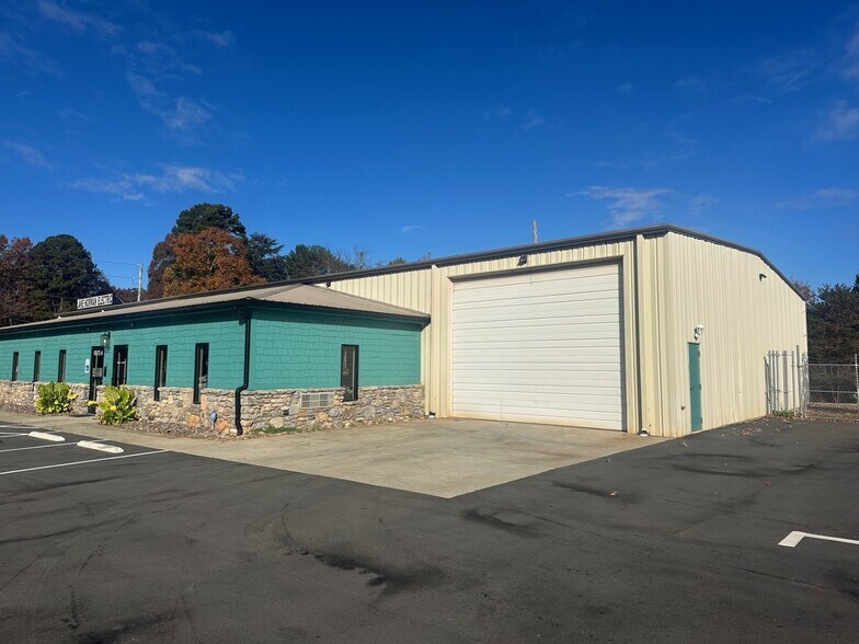 More Photos Of 6975 Campground Rd, Denver Warehouse For Lease