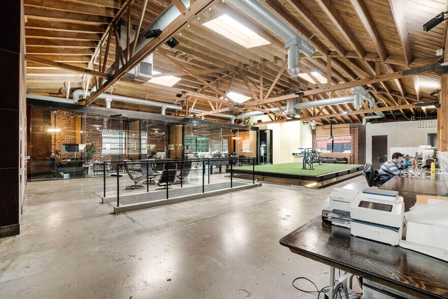 More Photos Of 2210 Broadway, Santa Monica Loft Creative Space For Lease