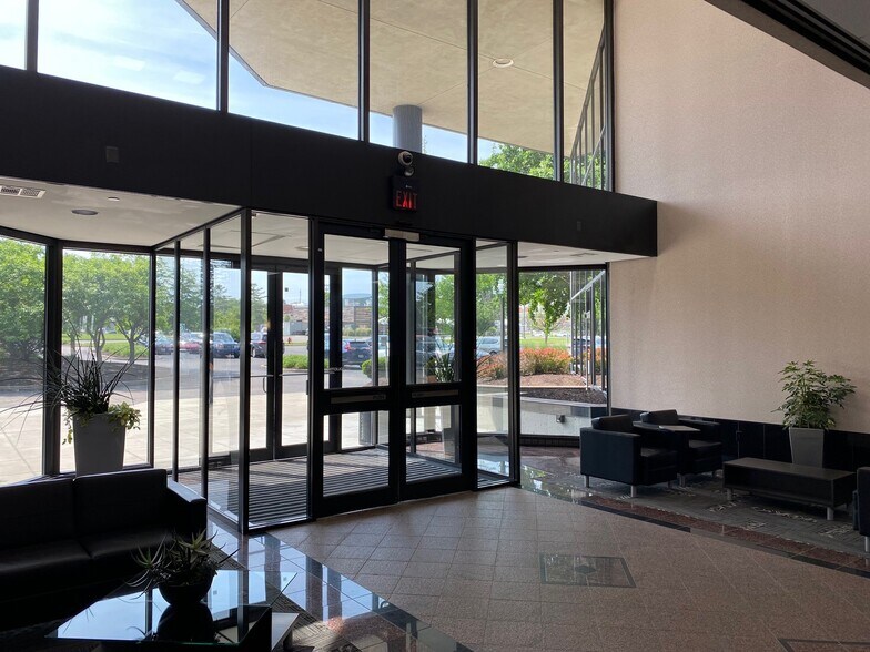More Photos Of 11260 Chester Rd, Cincinnati Office For Lease