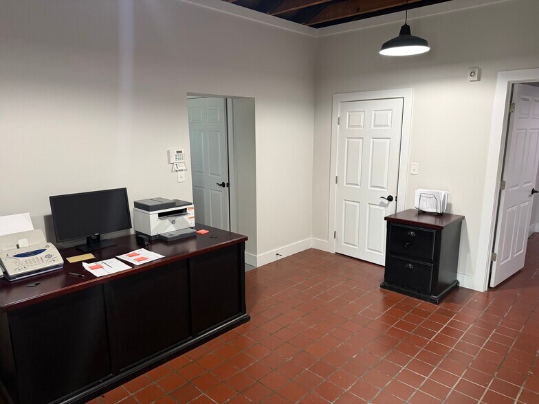 More Photos Of 924 N Tennessee St, Cartersville Office For Lease