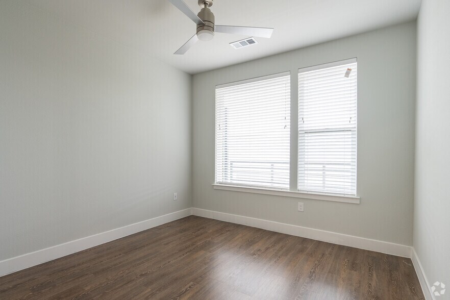 More Photos Of 5100 Bolm Rd, Austin Apartments For Lease