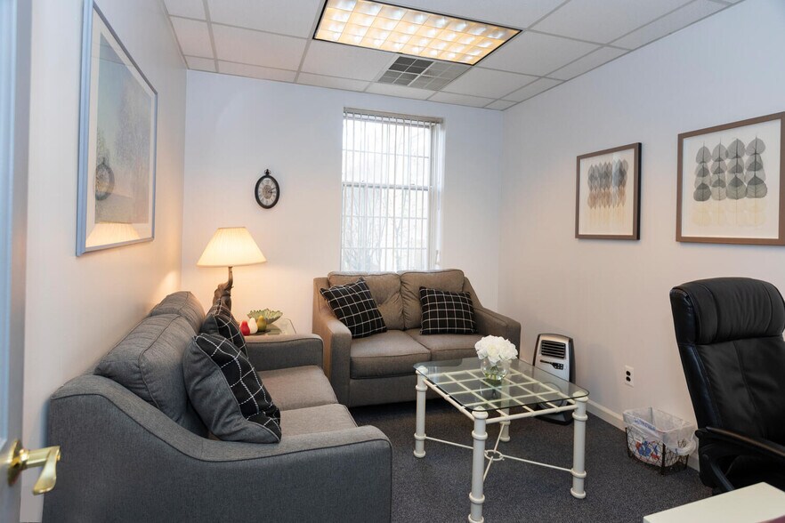 More Photos Of 550 Kinderkamack Rd, Oradell Medical For Lease