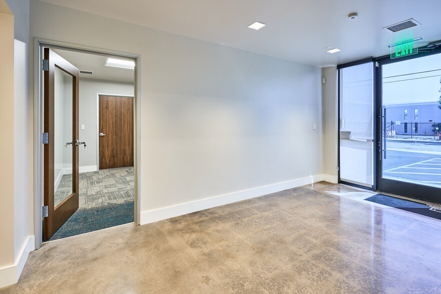 More Photos Of 7103 Fair Ave, North Hollywood Warehouse For Lease