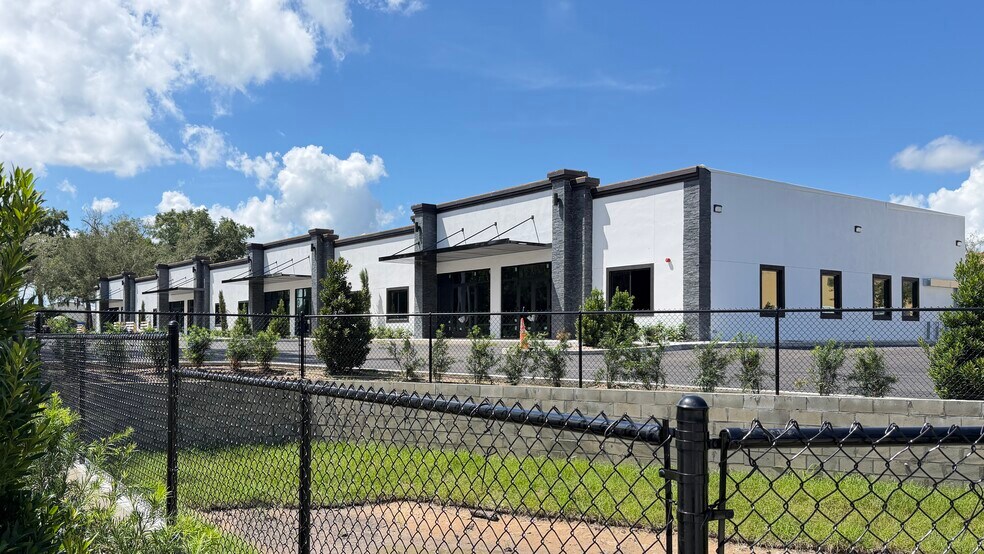 More Photos Of 426 Errol Pkwy, Apopka Office For Lease