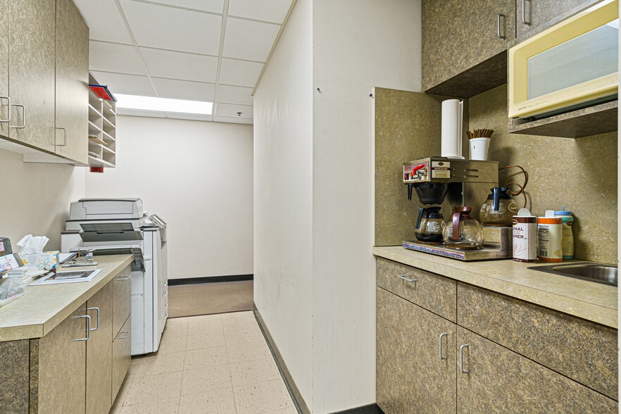 More Photos Of 1641 Crystal Ave, Kansas City Warehouse For Sale