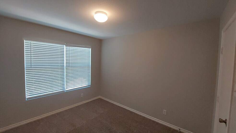More Photos Of 7810 Kingsbury Wood, San Antonio Multifamily For Sale