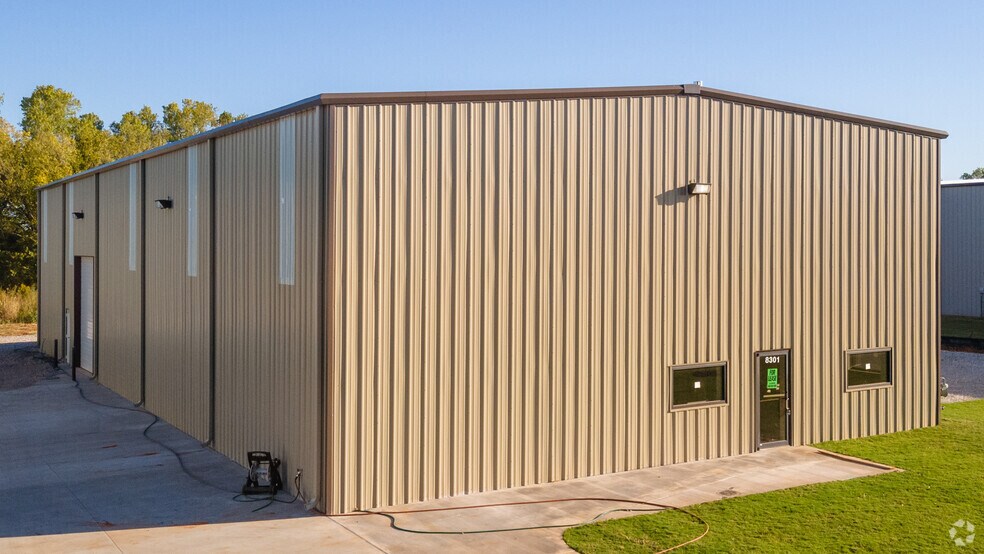 More Photos Of 8301 SW 23rd Pl, Oklahoma City Warehouse For Lease