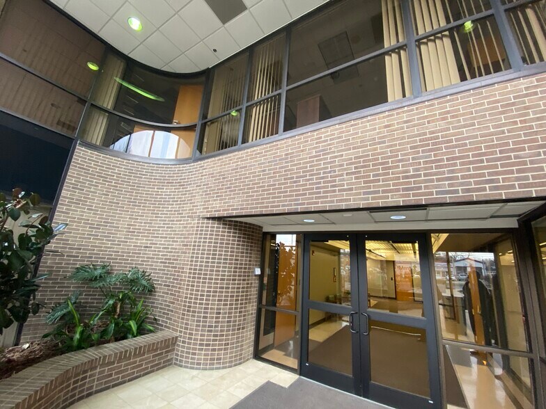 More Photos Of 620 S Glenstone Ave, Springfield Office For Sale