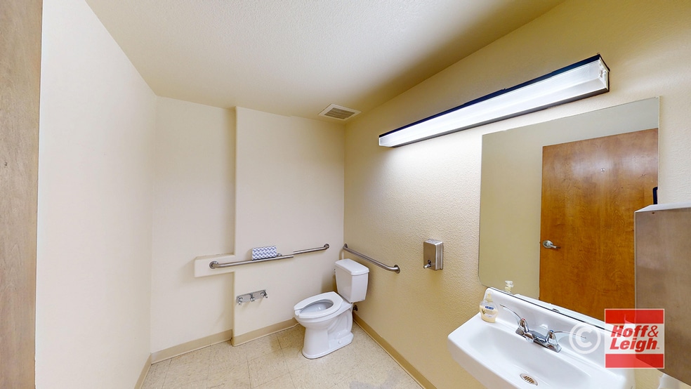 More Photos Of 4605 Town Center Dr, Colorado Springs Warehouse For Lease