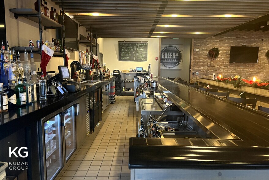 More Photos Of 120 W Green, Bensenville General Retail For Sale