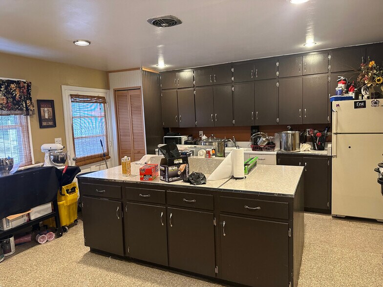 More Photos Of 307 E 6th St, Mound City Specialty For Sale