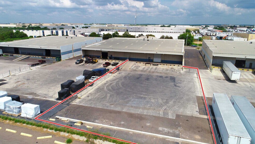 More Photos Of 8405-8407 El Gato Rd, Laredo Warehouse For Lease